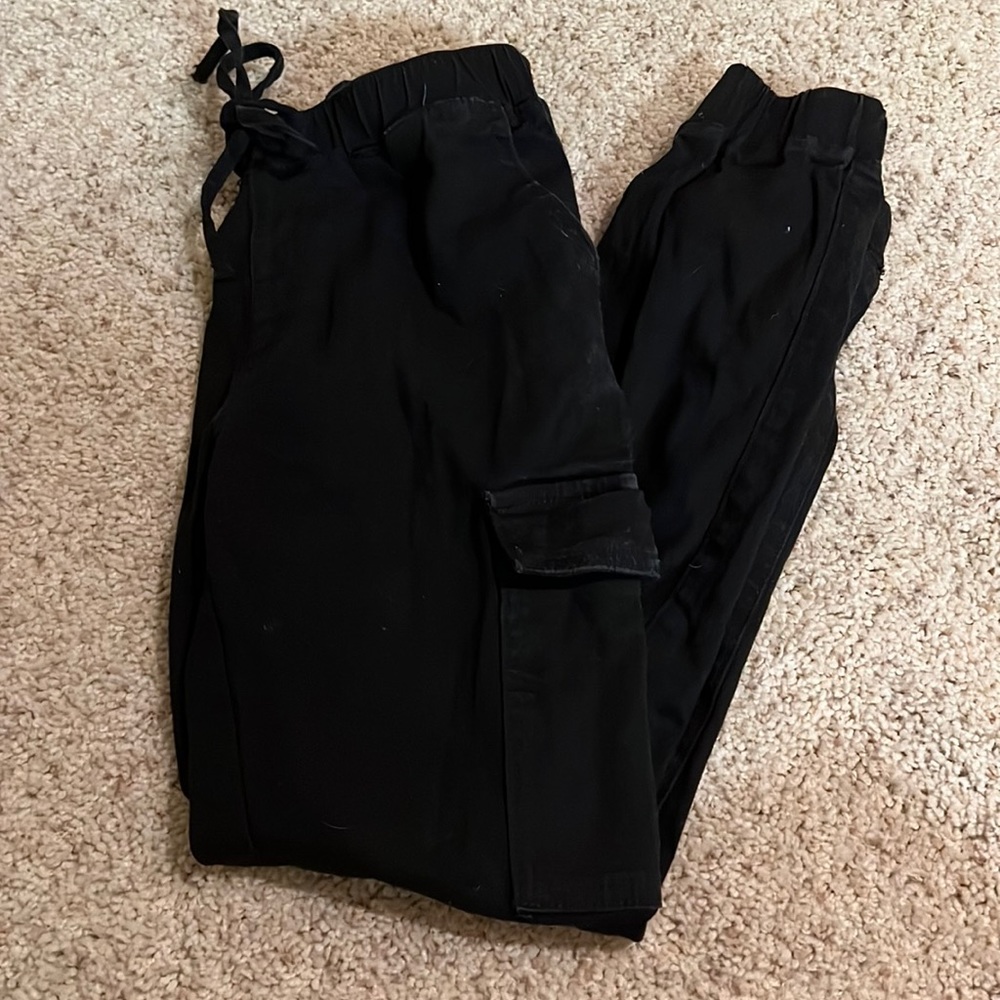 Almost famous black cargo joggers